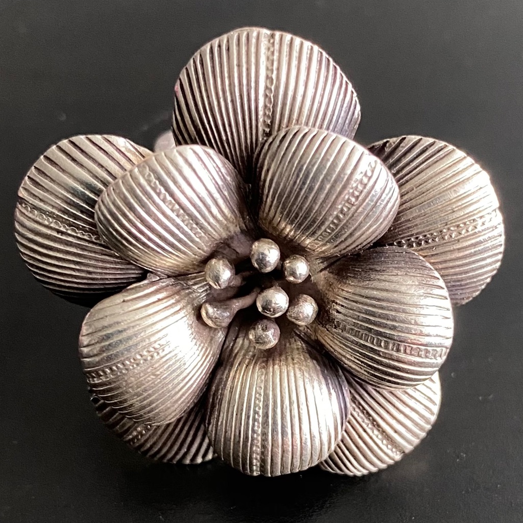 Satya Sterling Silver Large Flower Ring 60$